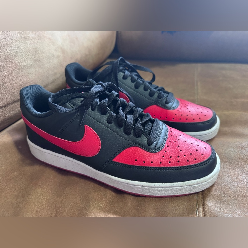 Nike Men's Black and Red Sneakers